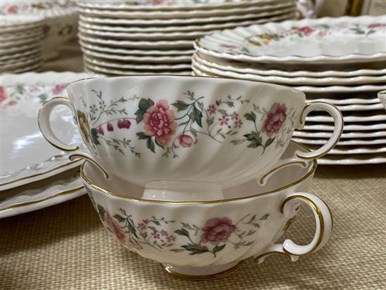 A Royal Doulton dinner service, Rosell pattern